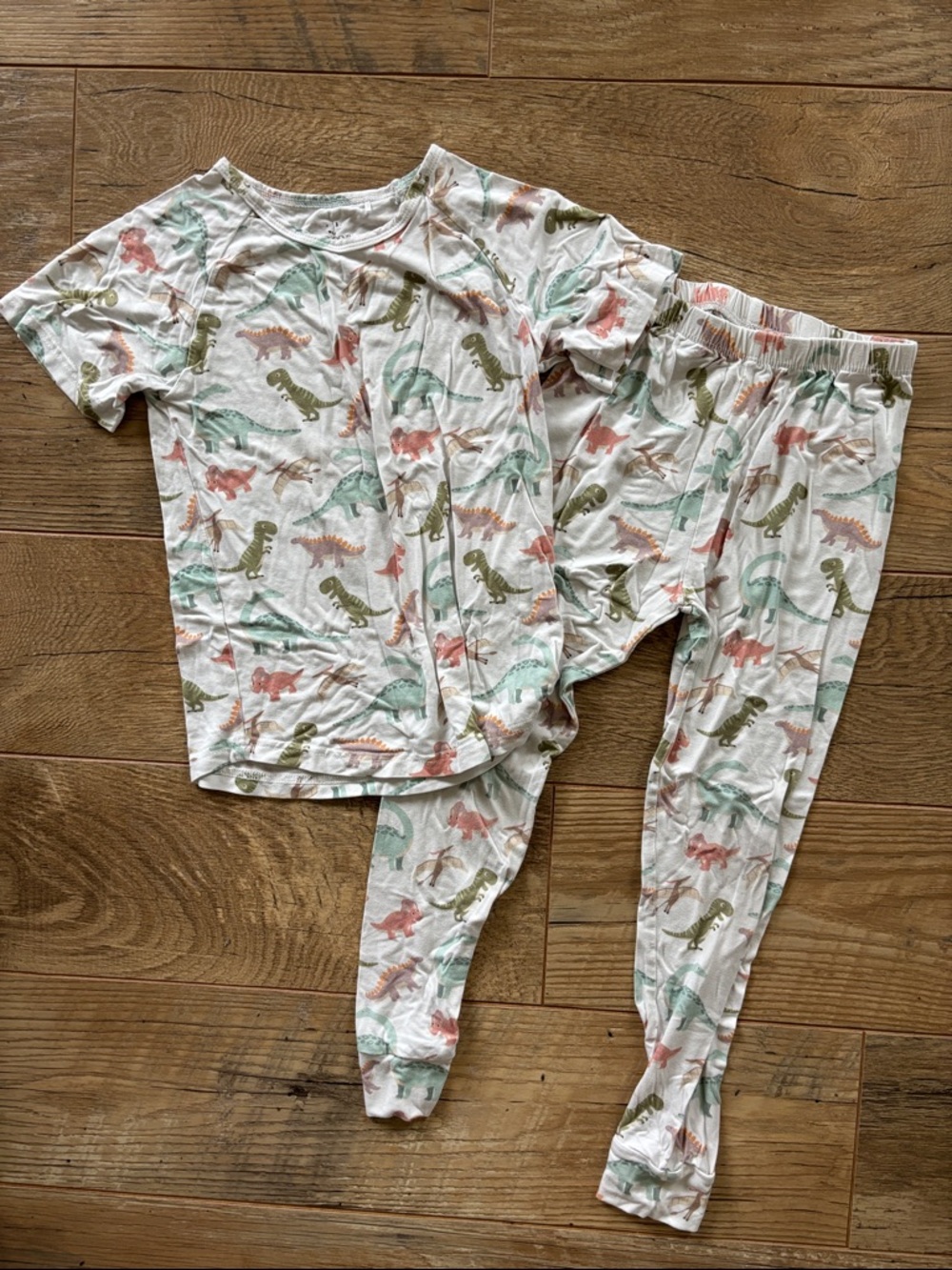 R&R Cozy Bamboo Pajama Set, Kids size 6T jogger style bottoms and short sleeve